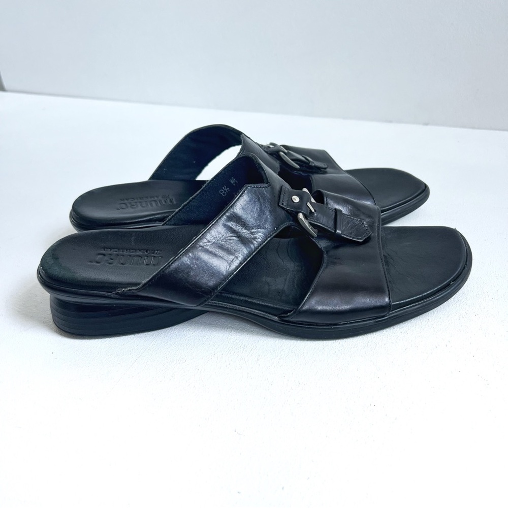 Munro | Leather Buckle Sandals